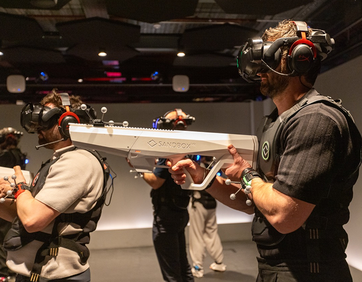 Escape Rooms and Virtual Reality: Immersive Adventures